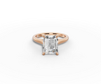 Alba Radiant Shape Ring in 18K rose gold with a plain band, set with a LOYA diamond (lying view)