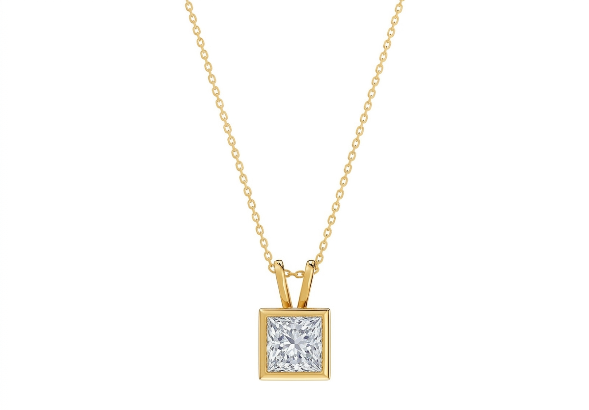 Aurora Princess Shape Pendant in 18K yellow gold, set with a LOYA diamond