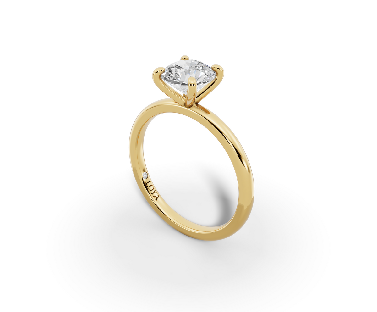 Amor Round Shape Ring in 18K yellow gold with a plain band, set with a LOYA diamond (perspective view)
