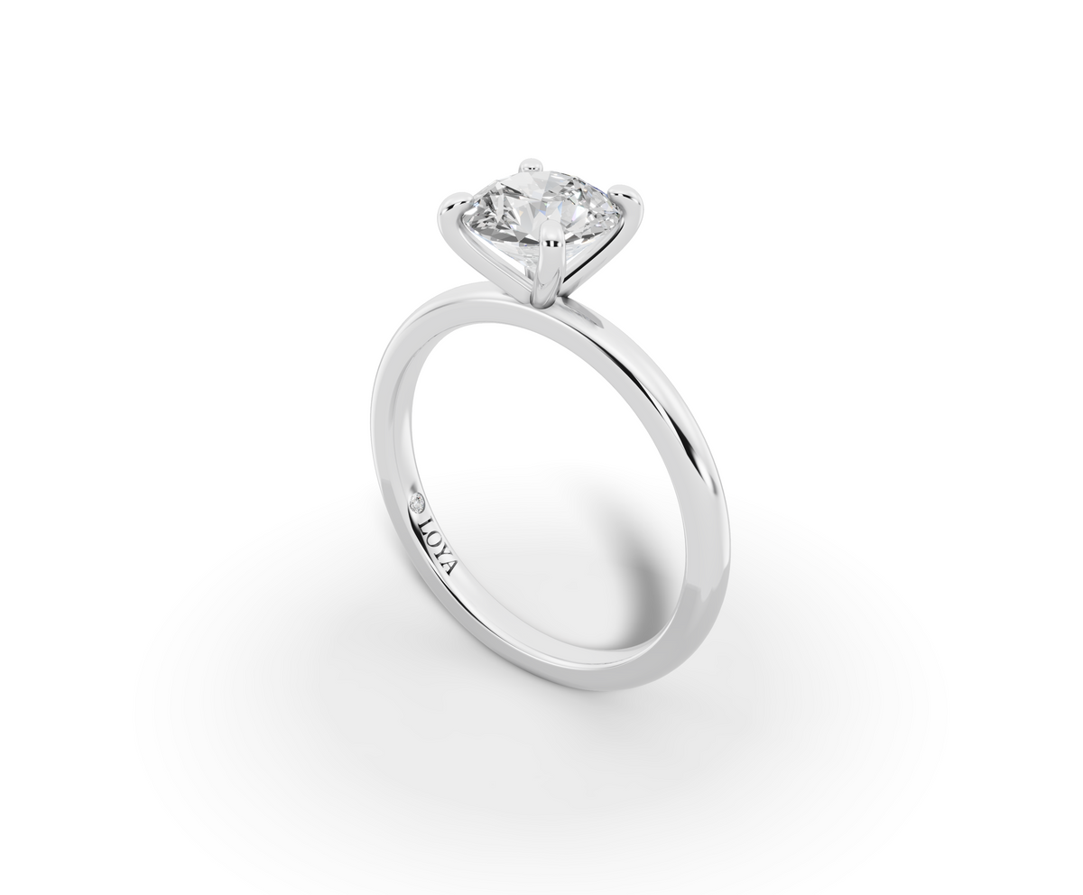 Amor Round Shape Ring in 18K white gold with a plain band, set with a LOYA diamond (perspective view)