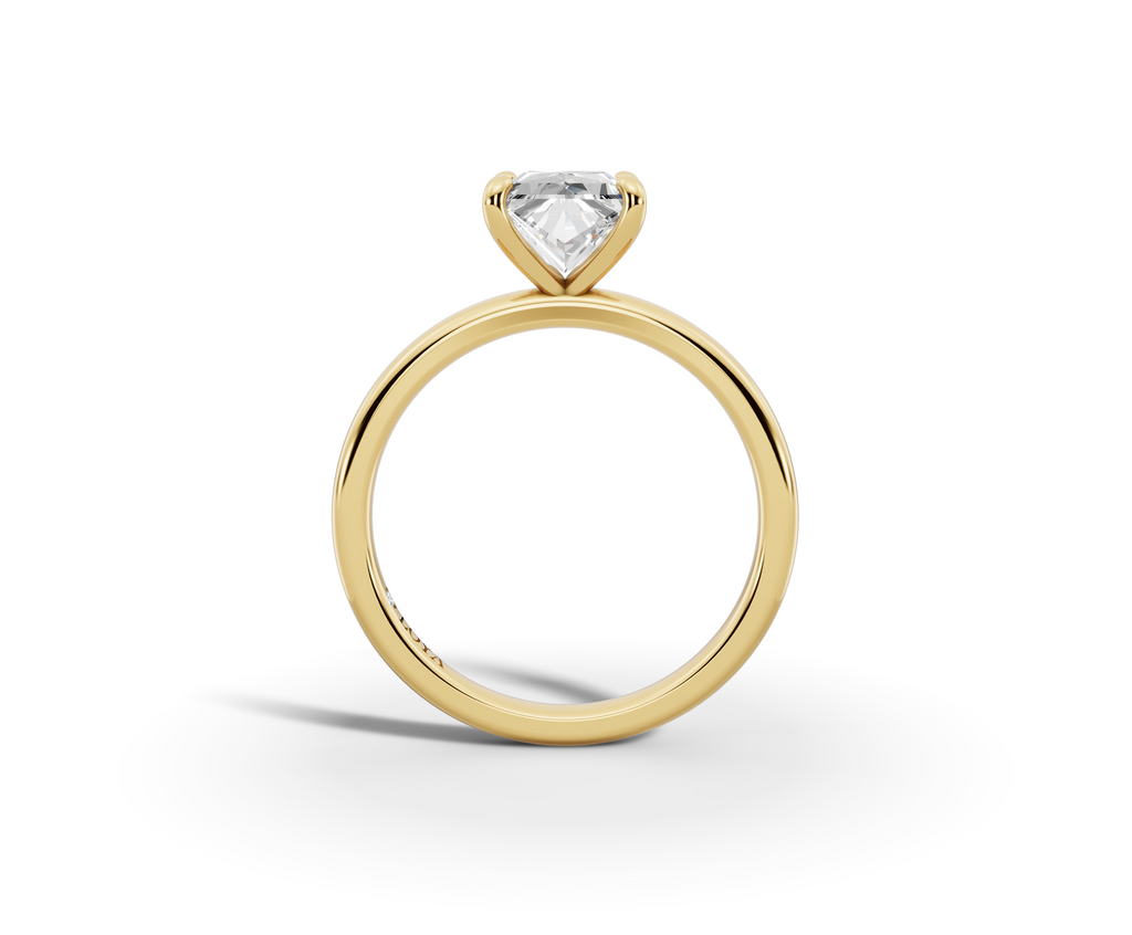 Amor Princess Shape Ring in 18K yellow gold with a plain band, set with a LOYA diamond (side view)