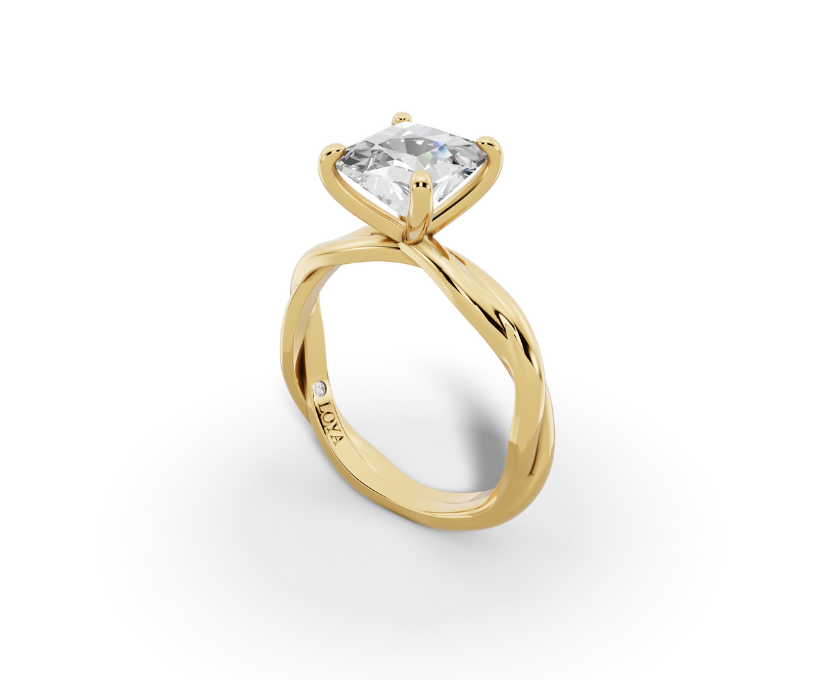 Mira Princess Shape Ring in 18K yellow gold with a plain band, set with a LOYA diamond (perspective view)