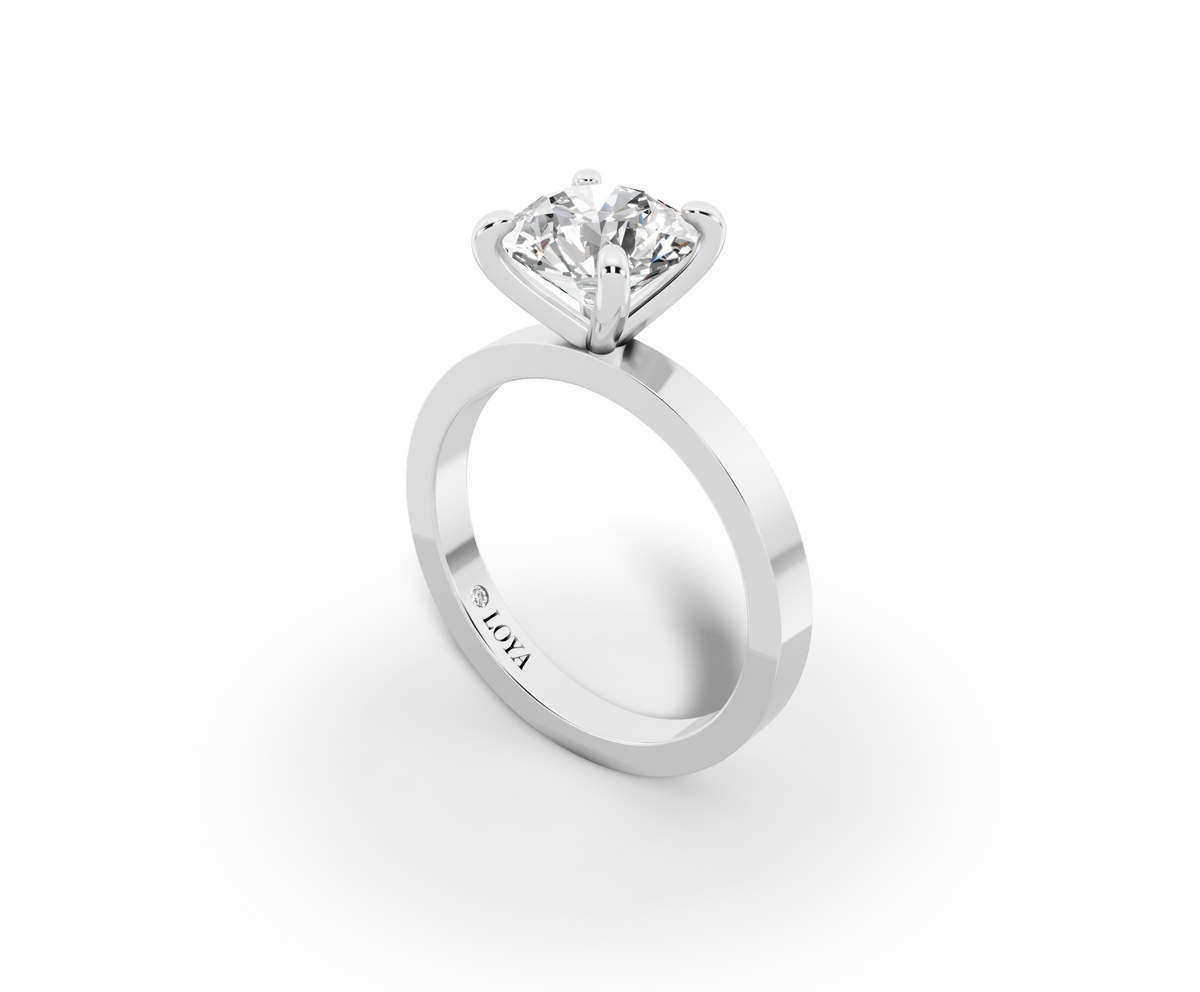 Nova Round Shape Ring in 18K white gold with a plain band, set with a LOYA diamond (perspective view)